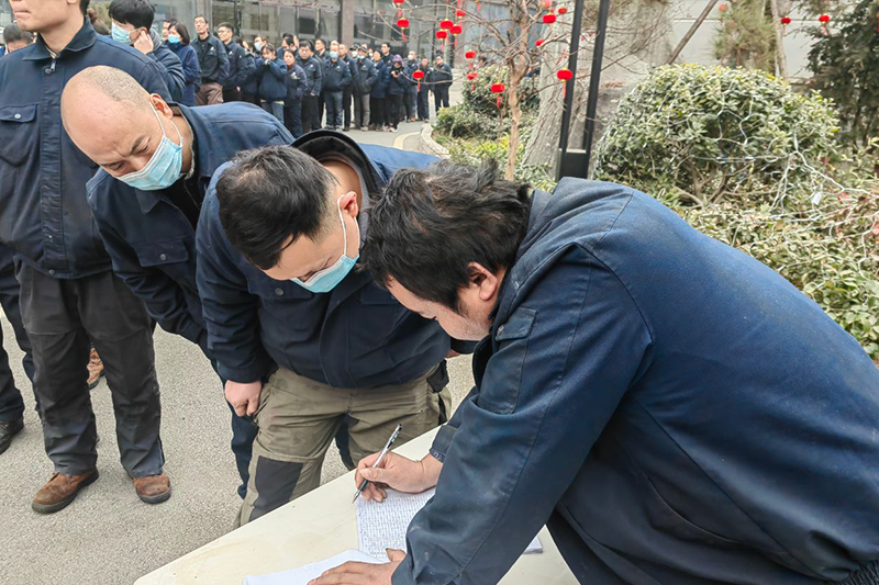 1673487917168206.png 福利品發(fā)放現(xiàn)場熱火朝天各單位人員配合默契12